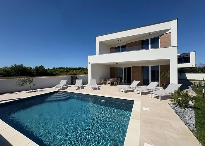 New Angelo 2025, Family And Pet Friendly Vila